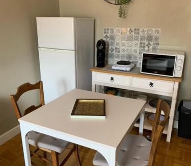 Ussel Apartment | Chambre calme au cœur d’Ussel