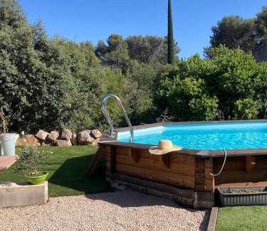 Gemenos House | Chambre d'hôte, SdB & accès privé, piscine, jardin