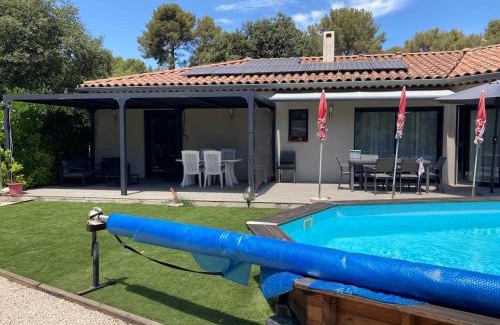 Gemenos House | Chambre d'hôte, SdB & accès privé, piscine, jardin