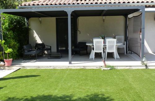 Gemenos House | Chambre d'hôte, SdB & accès privé, piscine, jardin
