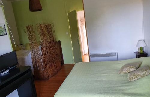 Crezancy-en-Sancerre Bed & Breakfast | Chambre d'hôtes Ermitage Saint Romble