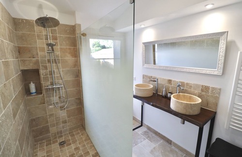 Saint-Just Bed & Breakfast | Chambre Dhôte Pour 2 / 4 p. Dans un Mas Languedocien Avec Piscine et Jacuzzi