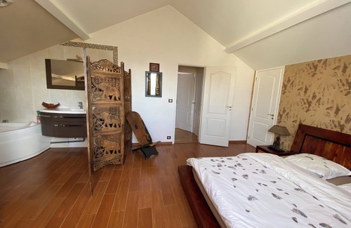 Livry-Gargan Bed & Breakfast | Chambre Dhôtes Dans Charmant Pavillon à Quelques Stations des Jeux Olympiques