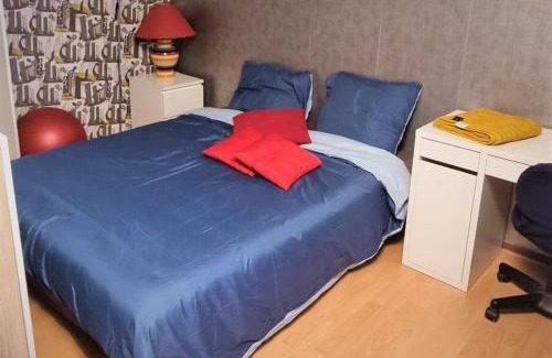 Sartrouville House | Chambre spacieuse à Sartrouville