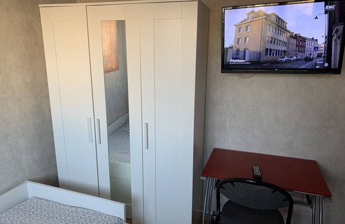 Vaulx-en-Velin Bed & Breakfast | Chambre - Studio Tout Confort Avec Salle de Bain
