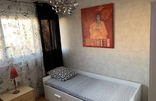 Vaulx-en-Velin Bed & Breakfast | Chambre - Studio Tout Confort Avec Salle de Bain