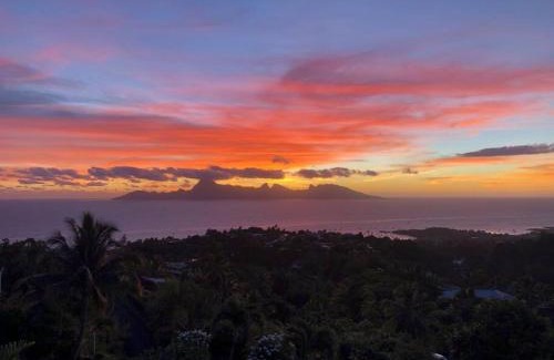Punaauia Apartment | Chambre totalement équipée avec vue imprenable!