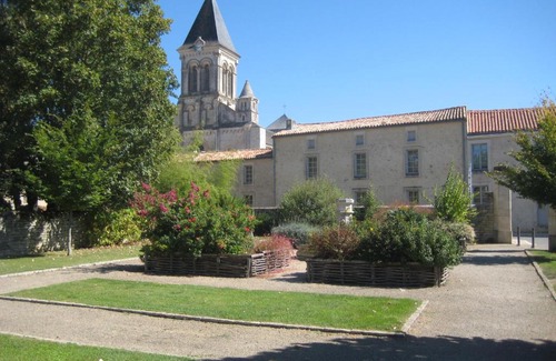 Nieul-sur-l'Autise Bed & Breakfast | Chambres d'hôtes de l'Abbaye