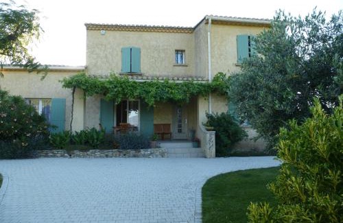 Buisson Bed & Breakfast | CHAMBRES D'HÔTES CLIMATISÉES avec CUISINE d'ÉTÉ "VILLA GOUR du PEYROL"