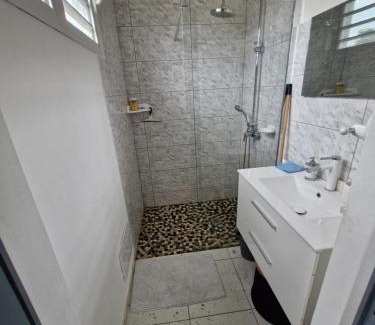 Fort-de-France House | Chambres d'hôtes dans Villa à Chateauboeuf