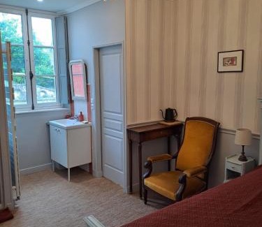 Periers Bed & Breakfast | Chambres d'hôtes de charme dans maison de maitre XIXème