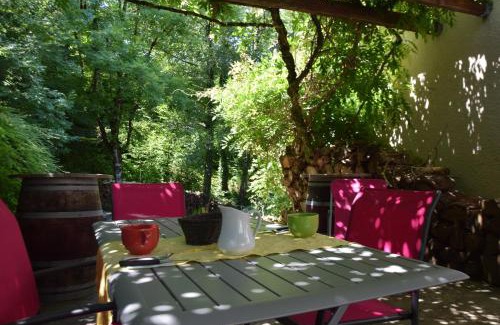 Lacrouzette Bed & Breakfast | Chambres d'Hôtes L'Orée des Bois