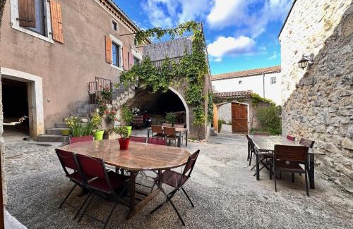 Chauzon Bed & Breakfast | Chambres d'hôtes les Clapas