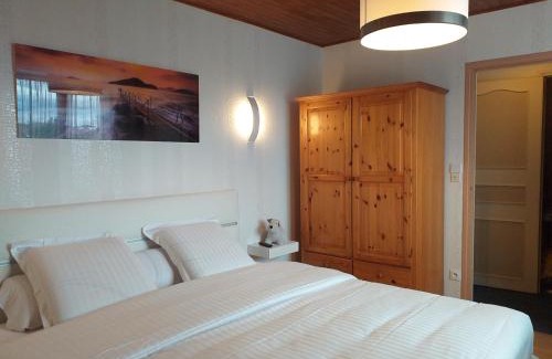 Saint-Aubin-Les-Elbeuf Bed & Breakfast | Chambres du Jardin Fleuri