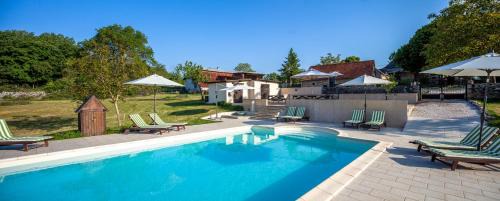 Cuzance Bed & Breakfast | Chambres et table d'hôtes La Panacée