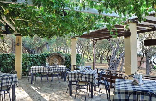 Chlomos Villa | Chapel View - One Bedroom Villa, Sleeps 2