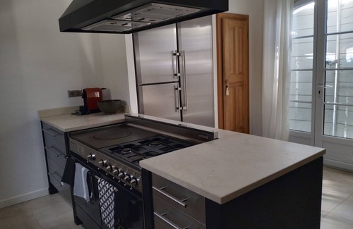 Entraigues-sur-la-Sorgue Villa | Character villa with pool 15 minutes from Avignon