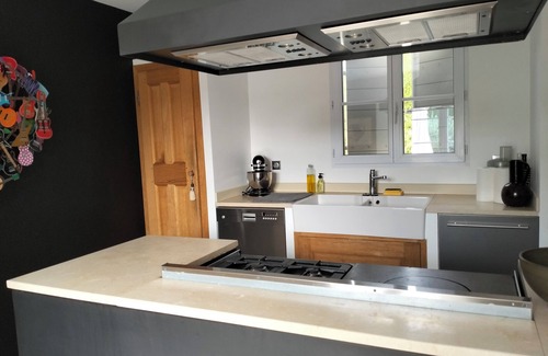 Entraigues-sur-la-Sorgue Villa | Character villa with pool 15 minutes from Avignon