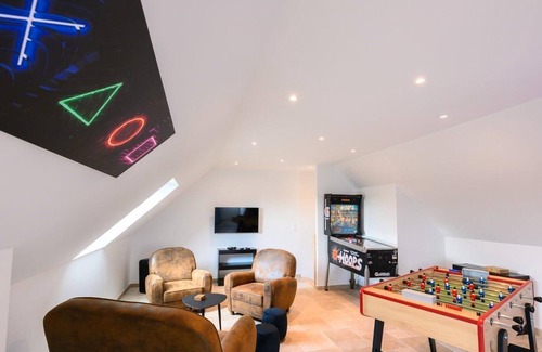 Saint-Sauveur-le-Vicomte Cottage | Character house with indoor pool and sauna