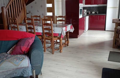 Saint-Sauves-d'Auvergne House | Character house in the Massif du Sancy