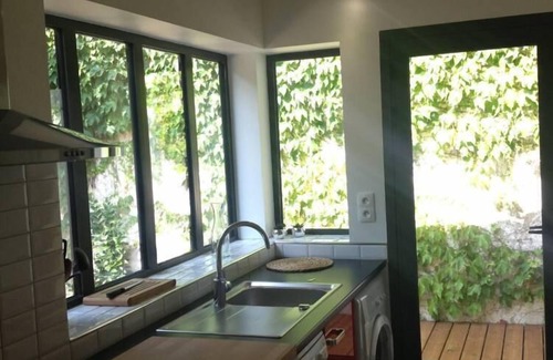 Carcassonne Cottage | Character house at the foot of the city
