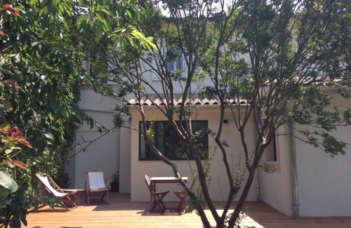 Carcassonne Cottage | Character house at the foot of the city