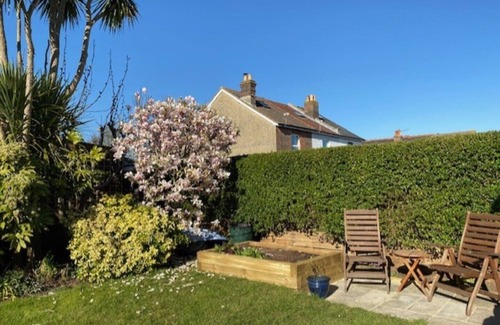 Emsworth House | Characterful detached home, walking distance from water, town centre, station