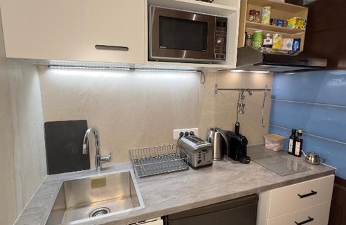 Arsenal Apartment | Charles V Flat Ground Floor