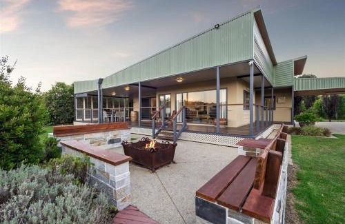 Wilyabrup House | Charlie Bravo Chalet - Escape to the Golden Triangle