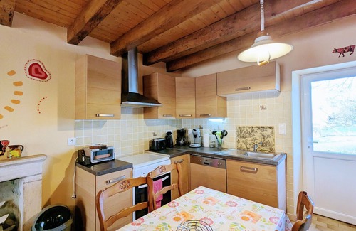 Saint-Hilaire-sur-Benaize Cottage | Charming Countryside Retreat: Cozy 1BR Cottage with Private Courtyard and Bike Trails Nearby