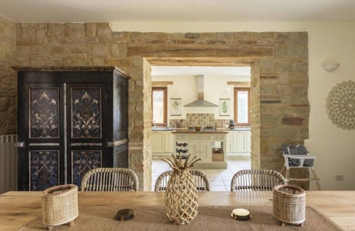 Camporotondo di Fiastrone Other | Charming 7-bedroom farmhouse with WiFi, AC in peaceful Camporotondo di Fiastrone