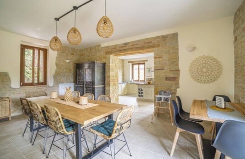 Camporotondo di Fiastrone Other | Charming 7-bedroom farmhouse with WiFi, AC in peaceful Camporotondo di Fiastrone