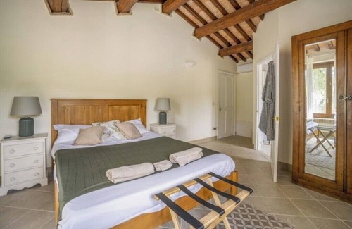Camporotondo di Fiastrone Other | Charming 7-bedroom farmhouse with WiFi, AC in peaceful Camporotondo di Fiastrone