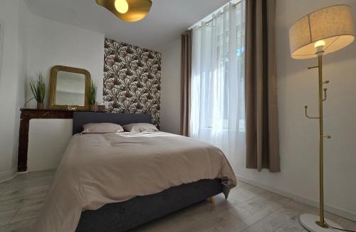 Tarbes Apartment | Charmant appartement chambre, cuisine et salle de bain avec balcon sur Jardin Massey