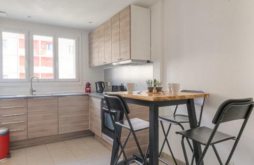 Zola - Pressense Apartment | Charmant et Chaleureux proche métro Gratte-Ciel