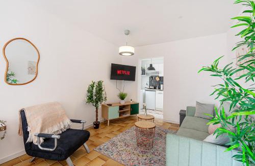 Le Pin Apartment | Charmant et Grand studio 34m2, Paris Disneyland 20min, Aéroport CDG, Parc Asterix, Gare de Chelles Gournay