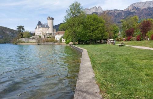 Duingt Apartment | Charmant et spacieux appartement à quelques pas du lac