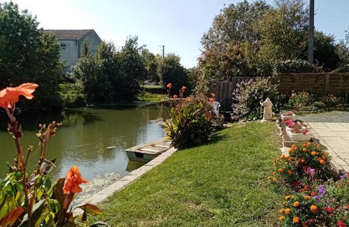 La Taillee House | - Charmant Gîte au Calme - "La Maison de La Taillée aux Volets Bleus" - Bord de Rivière - Pêche - Marais Poitevin - Vendée