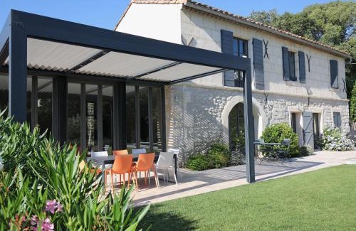 Saint-Etienne-du-Gres House | *Charmant Mas Rénové avec Piscine et Jardin au Cœur de la Provence!* - FR-1-599-17