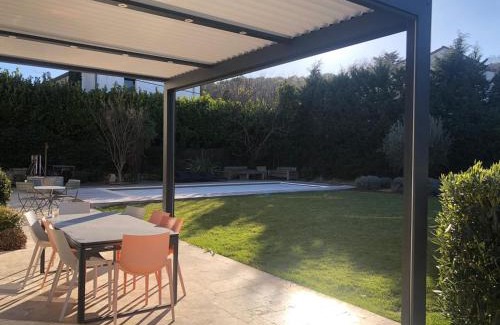 Saint-Etienne-du-Gres House | *Charmant Mas Rénové avec Piscine et Jardin au Cœur de la Provence!* - FR-1-599-17