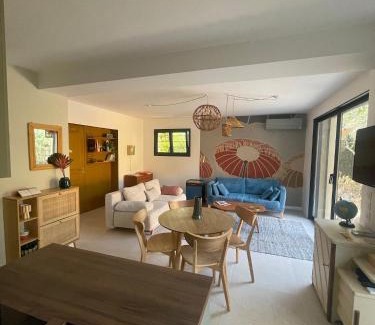Hyeres Apartment | Charmant rez de jardin de villa
