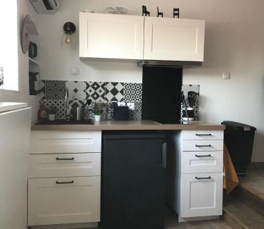 Hyeres City Centre Apartment | Charmant Studio Atypique climatisé