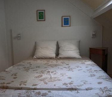 Claouey Apartment | Charmant triplex avec jardin, proche des plages