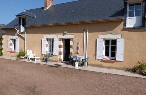 La Chapelle-aux-Choux House | Charmante Fermette Rénovée avec Terrasse Privative et Vélos, 2 Chambres, Proche Le Lude - FR-1-410-155