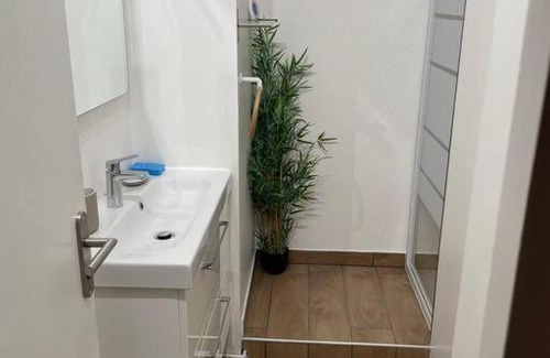 Bailly Apartment | Charmante studette dans un quartier très calme