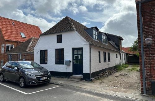 Ringkobing Apartment | Charmerende stue lejlighed i centrum