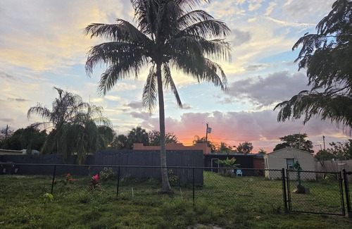 West Palm Beach Cottage | Charming 1-bedroom cottage in pleasant West Palm Beach with AC, WiFi