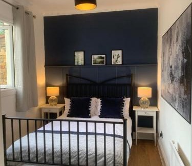 Westcliff-on-Sea Apartment | Charming 1-Bedroom Apartment in Westcliff, Close to Southend Beaches and Attractions