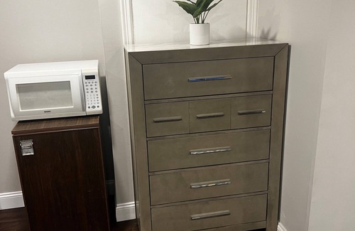 Maple Hill House | Charming 1-bedroom in welcoming West Hartford with WiFi, AC