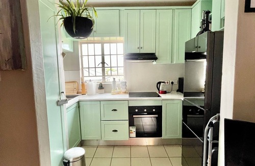 Gaborone Apartment | Charming 1-Bedroom Apartment in – Ideal for Couples & Solo Travelers!